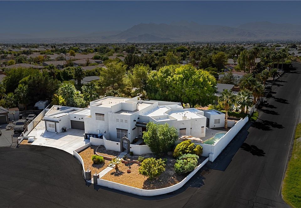 1st image of 6501 W El Campo Grande Ave
