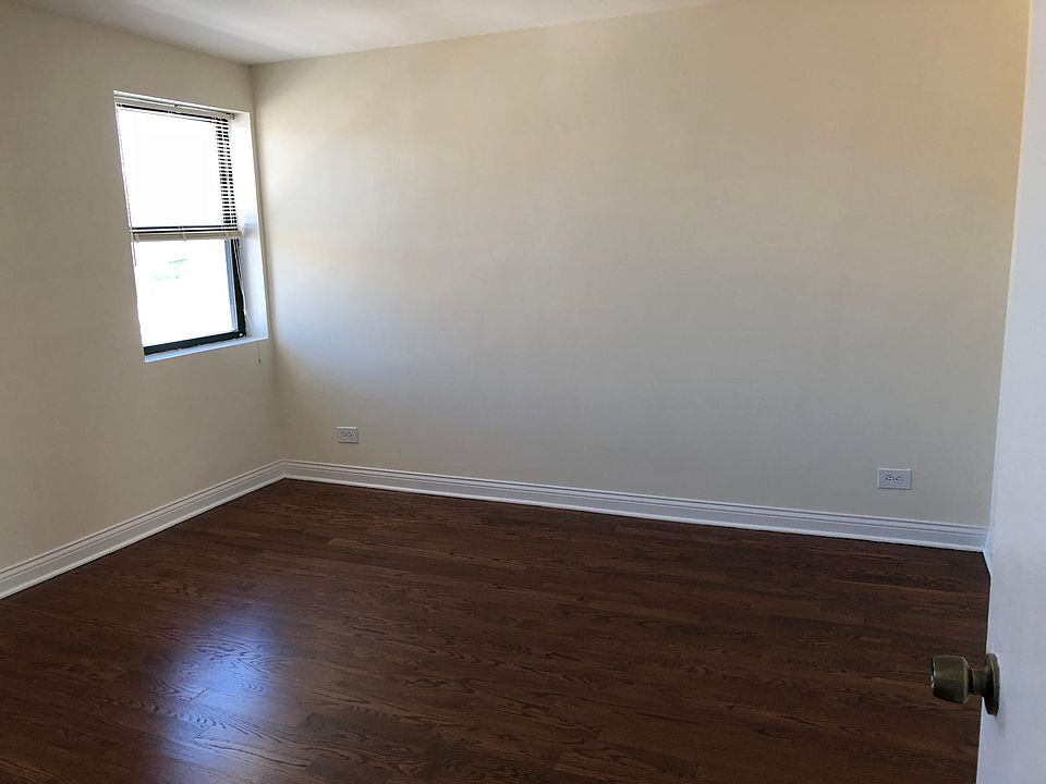 2nd image of 5555 N California Ave #2S