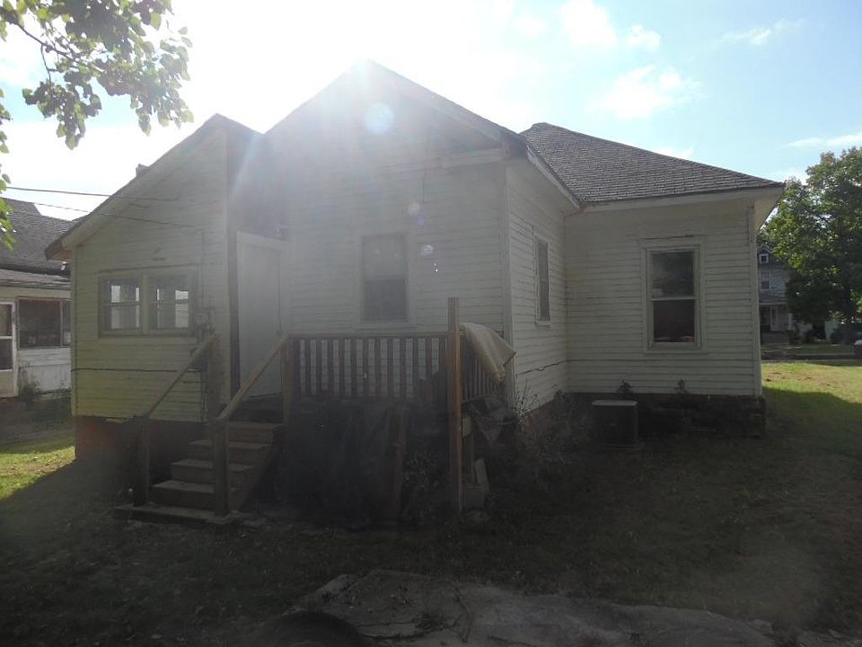 2nd image of 304 S 15th St