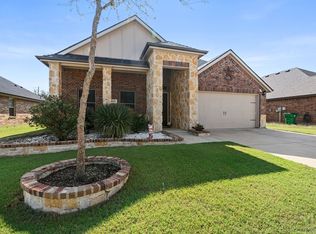 548 Clearlake Dr, Waxahachie, TX 75165