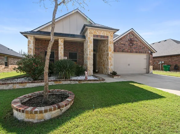 548 Clearlake Dr, Waxahachie, TX 75165