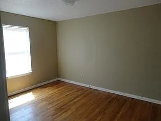 3 bed, 1.0 bath, 1150 sqft, $1,200 — Photo 4
