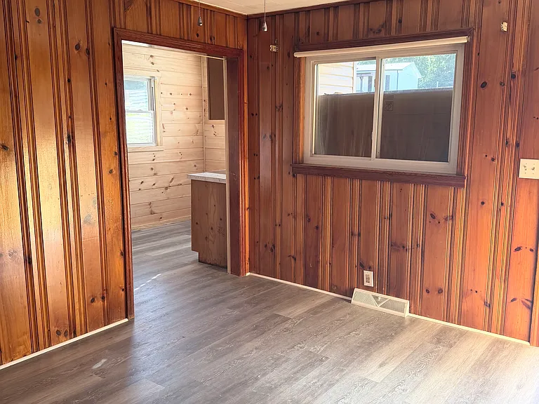 2048 Harmon St — Photo 17