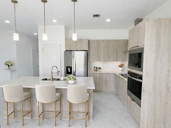 2nd image of 9031 W Castle Cir