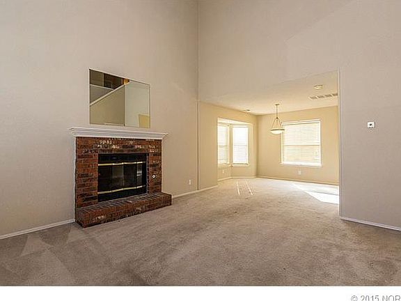 5th image of 2421 W Delmar St