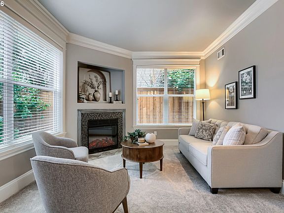 4th image of 2674 NE 6th Pl