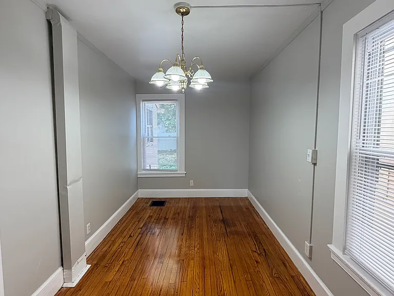 202 Hallock Ave — Photo 3