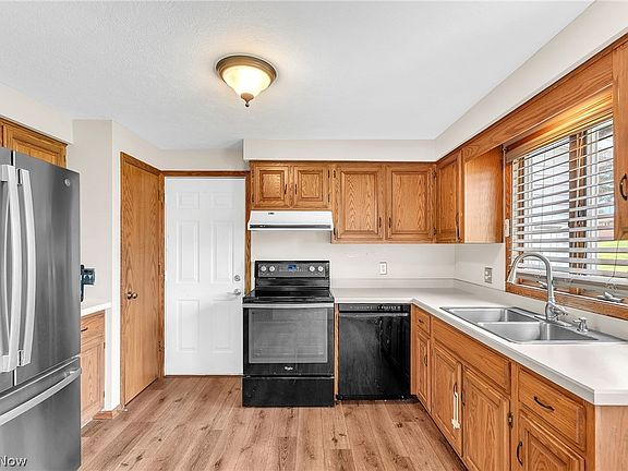 3rd image of 1846 Opal St
