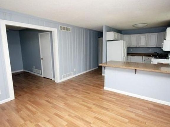 4th image of 2274 North St