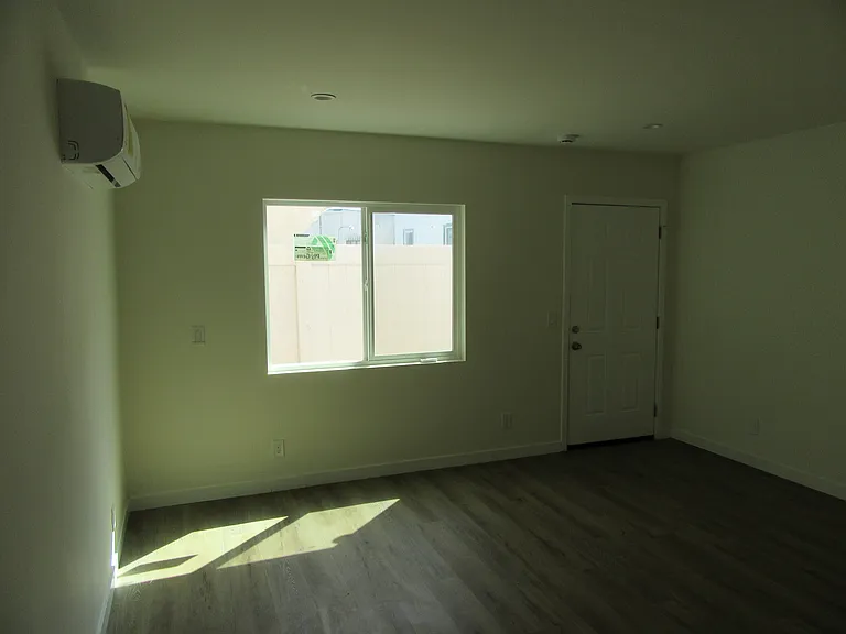 3008 1/4 S West View St #1/4 — Photo 13