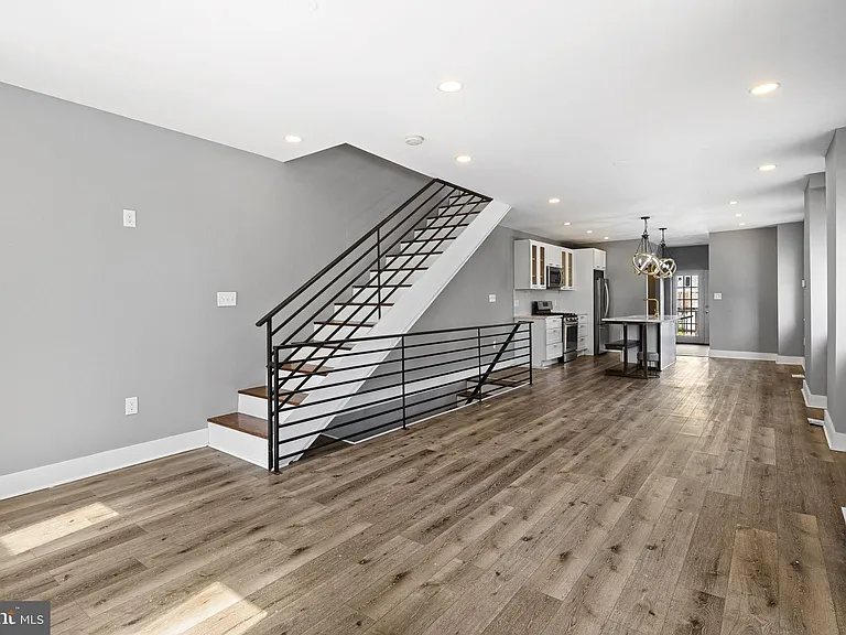 4626 E Thompson St — Photo 1