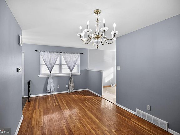 3rd image of 9860 Bonner St