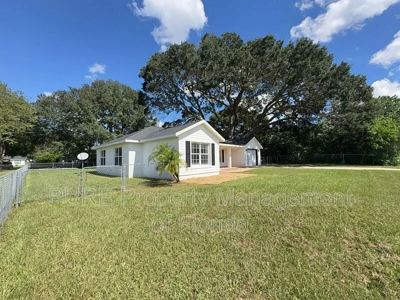 3 bed, 2.0 bath, 1365 sqft, $1,899 — Photo 2