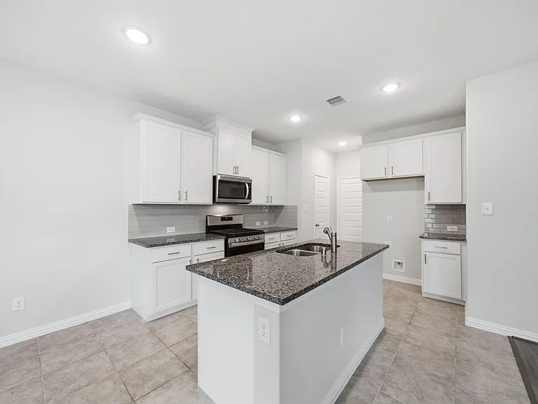 7116 Elgin St — Photo 10