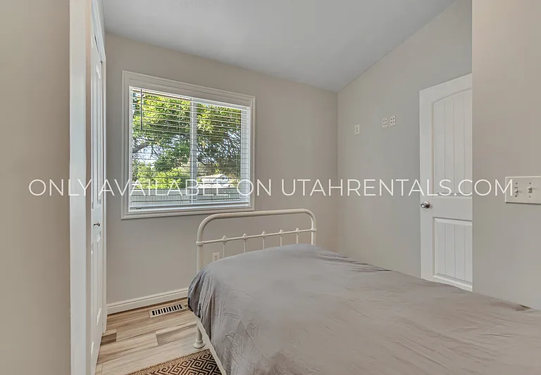 232 W 200 N — Photo 13