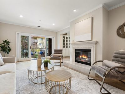 38 3rd St APT 203, Los Altos, CA, 94022