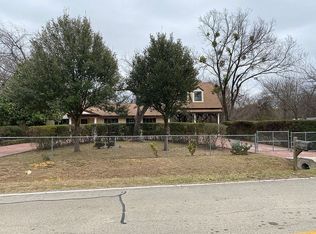 5305 Hidden Oaks Ln, Arlington, TX 76017