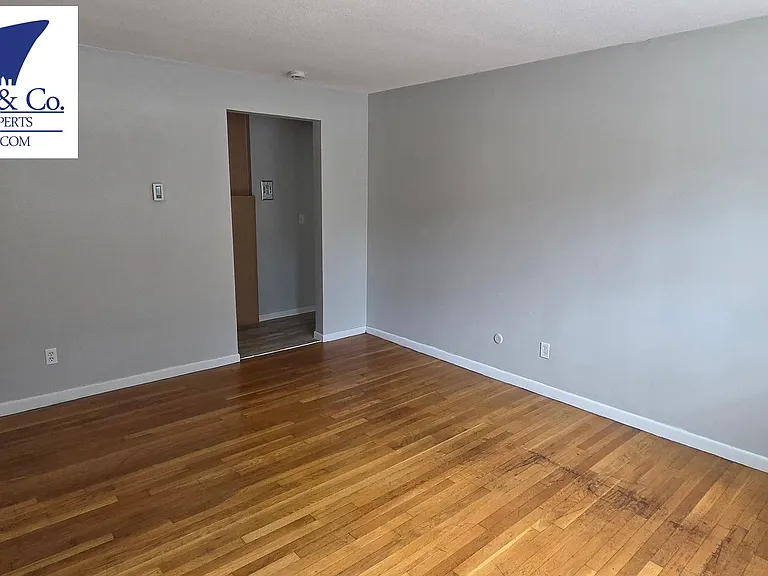 5 Waldemar Ave #2 — Photo 5