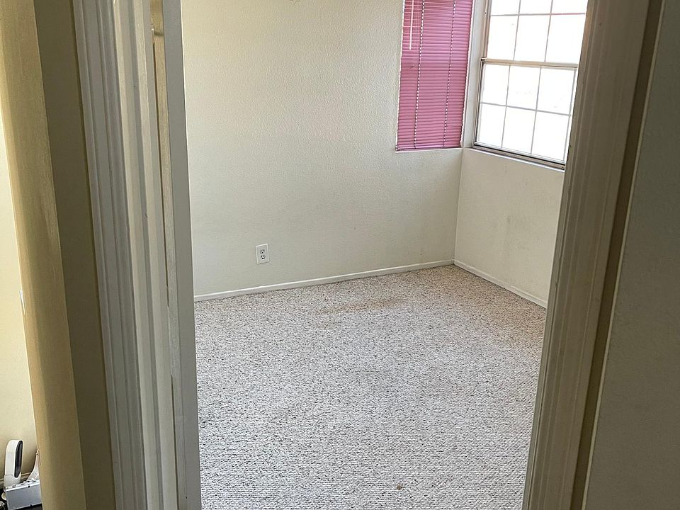 2nd image of 985 Garnet St