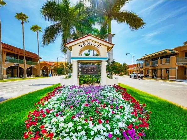 240 Allamanda Cir, Venice, FL 34285