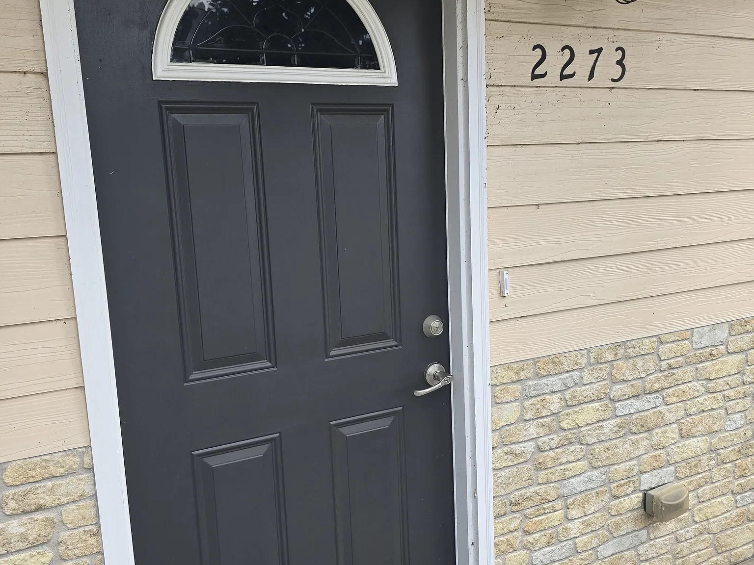 2 bed, 2.5 bath, 1124 sqft, $1,350 — Photo 1