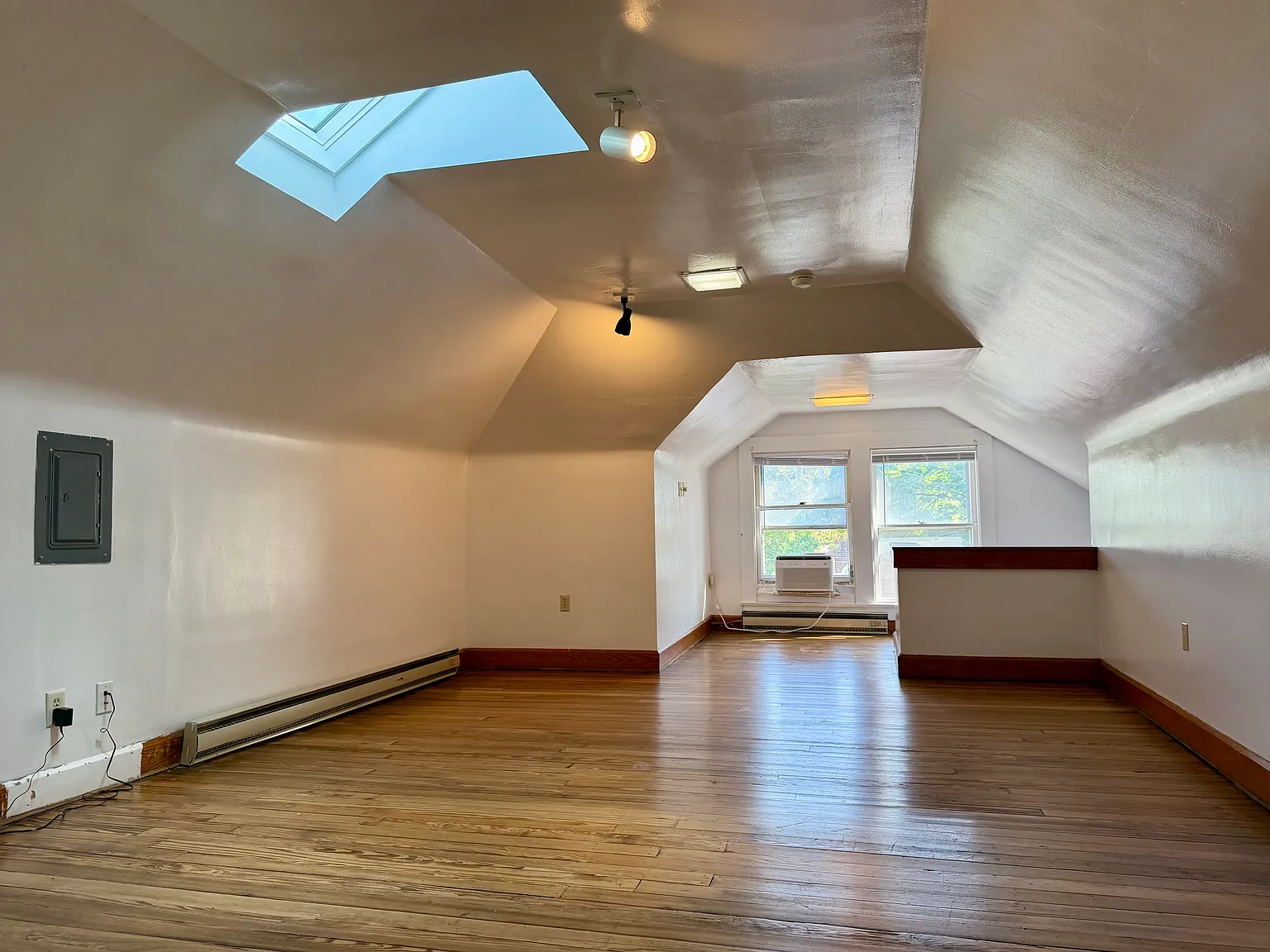 Studio, 900 sqft, $1,400 — Photo 4