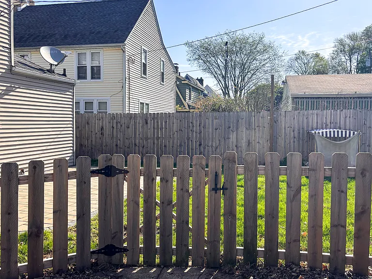 1340 E South St — Photo 32