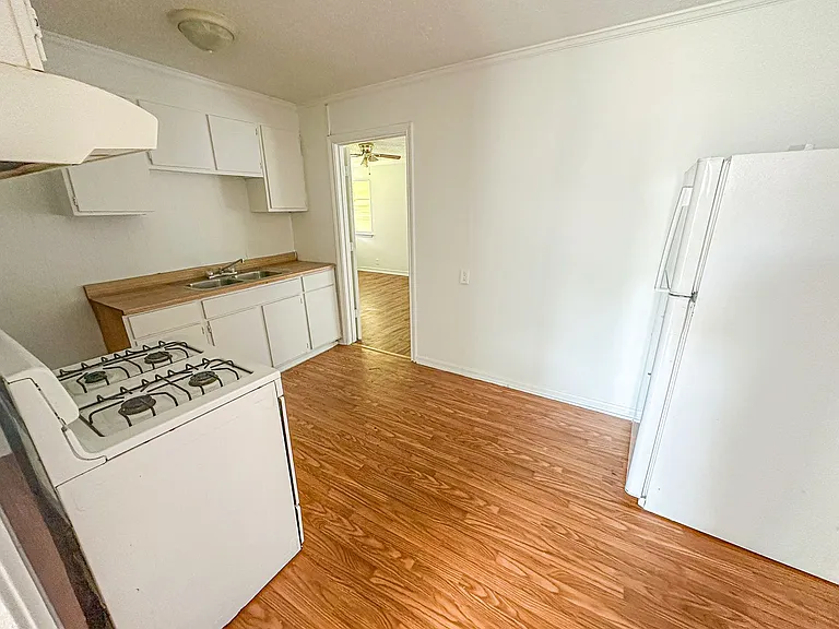4009 James Ave — Photo 3