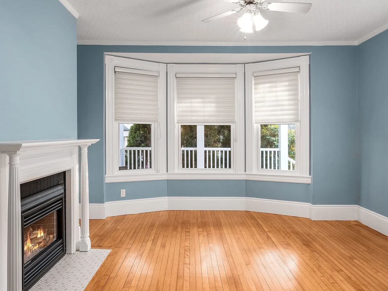 5 bed, 2.5 bath, 2500 sqft, $5,800 — Photo 4