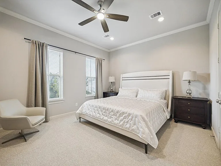 2048 Fannin Sta S — Photo 21