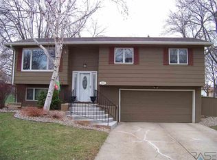 2801 S Kingswood Way, Sioux Falls, SD 57106