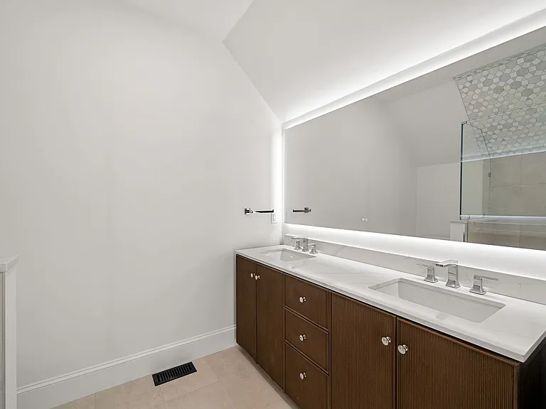309 Broadway #1 — Photo 18