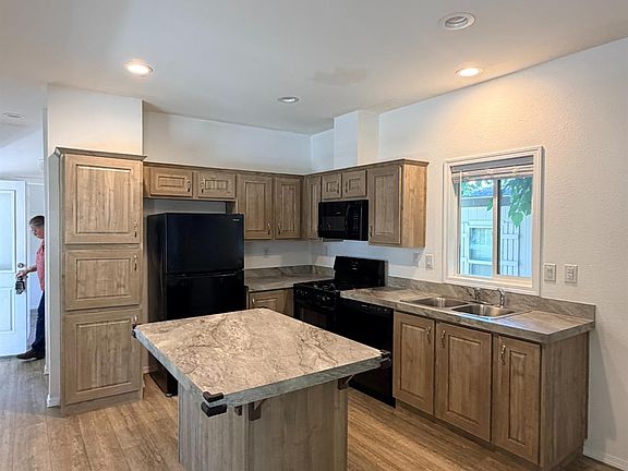 3rd image of 3415 Oro Dam Blvd E Spc 218