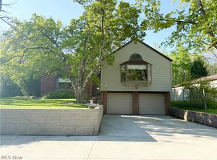 11259 Robson Rd, Grafton, OH 44044