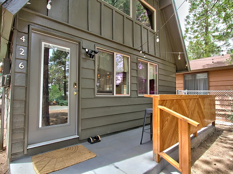426 Maple Ln — Photo 2