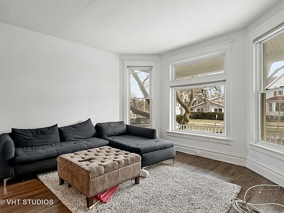 4th image of 1582 Oakwood Ave