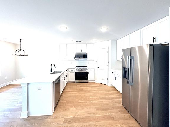 4th image of 1843 Memorial Drive Ext #1