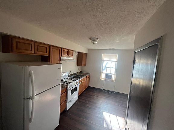 4th image of 250 S Liberty St #1/2