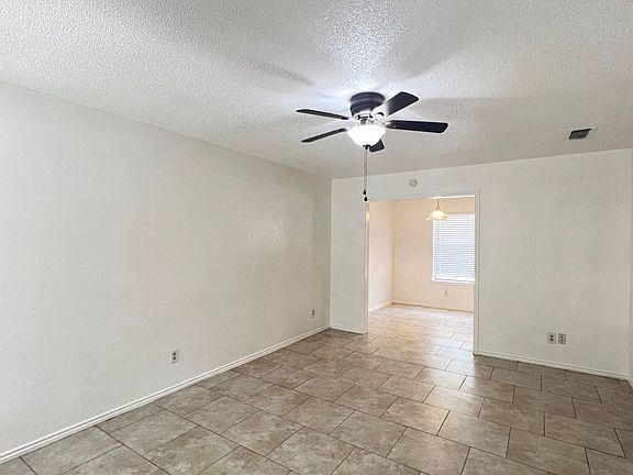 4th image of 1109 Lynn St APT A