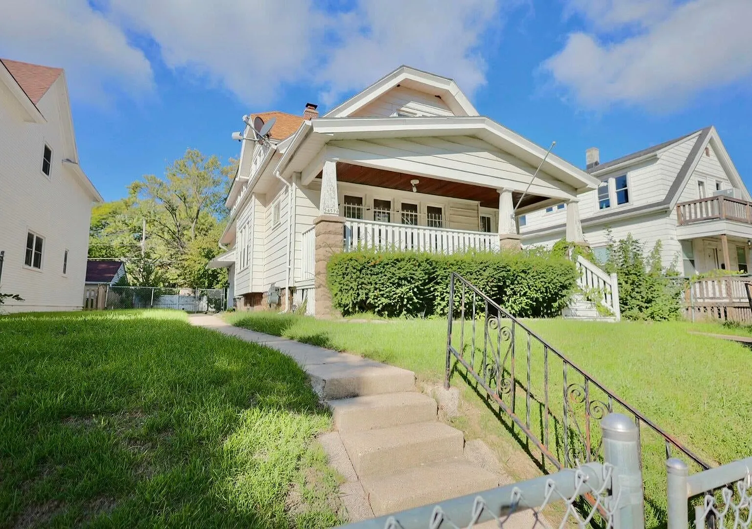 2 bed, 1.0 bath, $1,100 — Photo 1