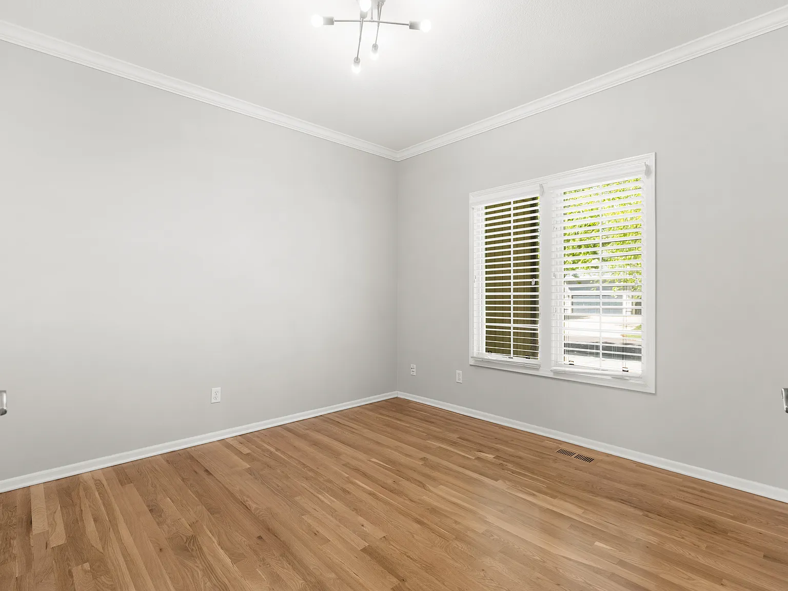 4 bed, 4672 sqft, $4,500 — Photo 4