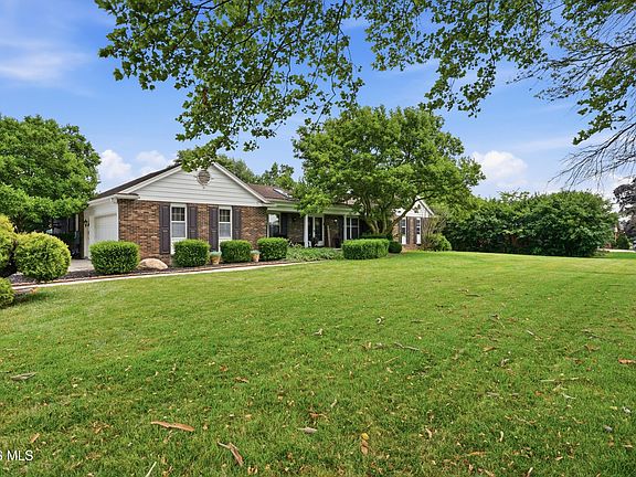 3rd image of 2637 Goldenrod Ln