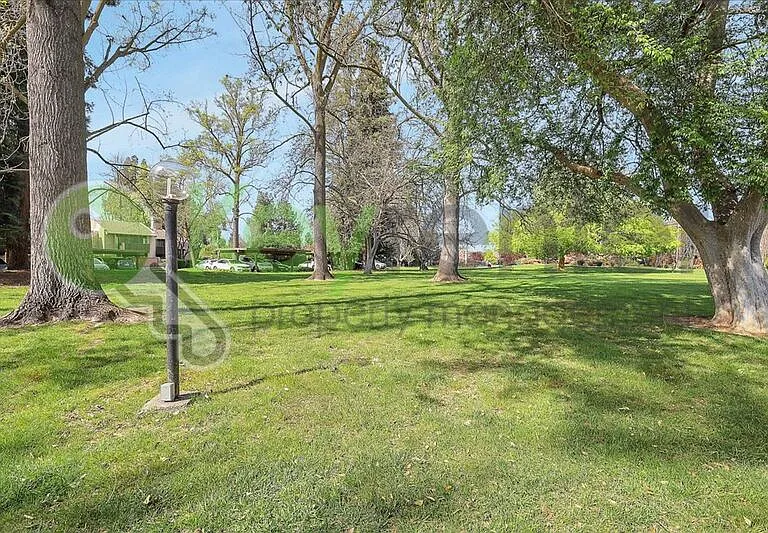 2254 Woodside Ln #2 — Photo 43
