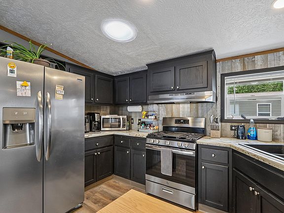 5th image of 15941 Durand Ave #24B