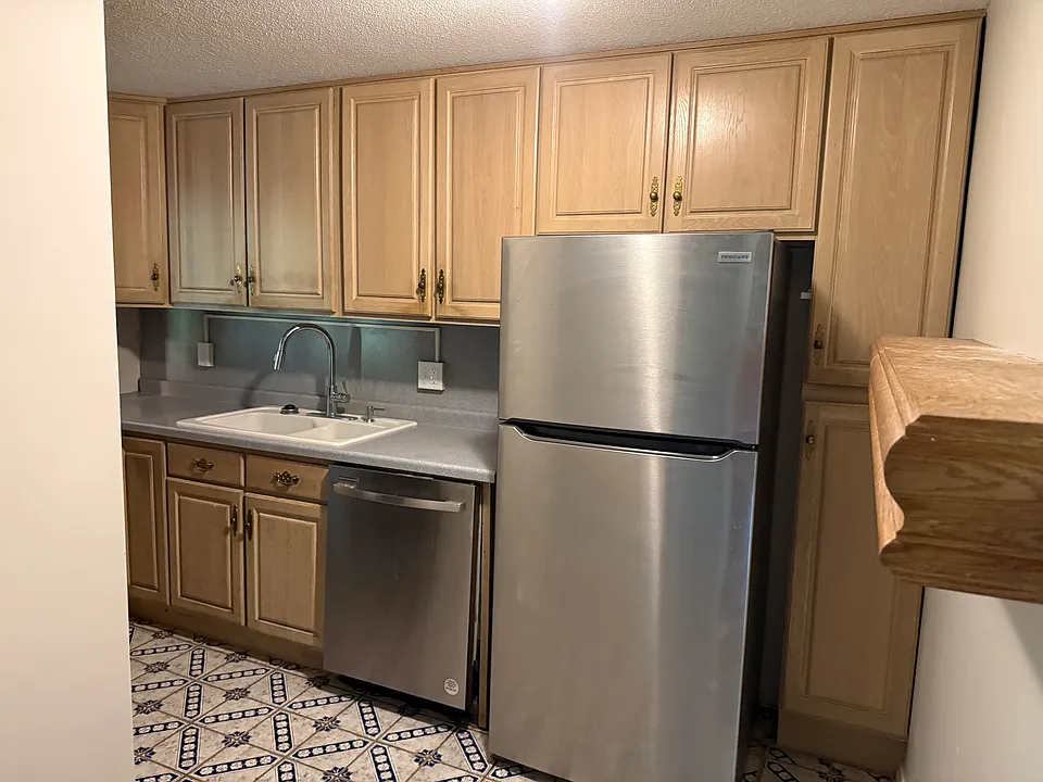 329 Geneva Ave N #101