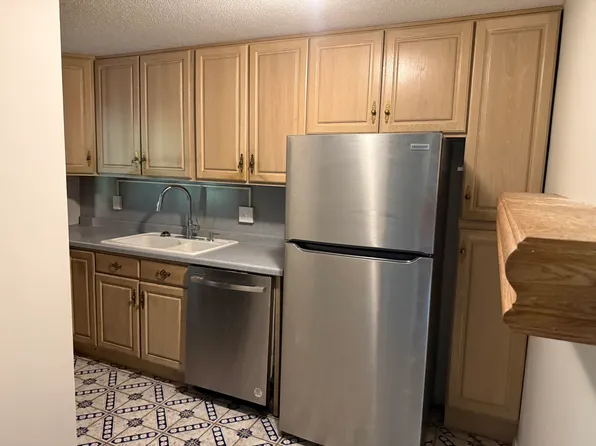 329 Geneva Ave N APT 101, Oakdale, MN 55128