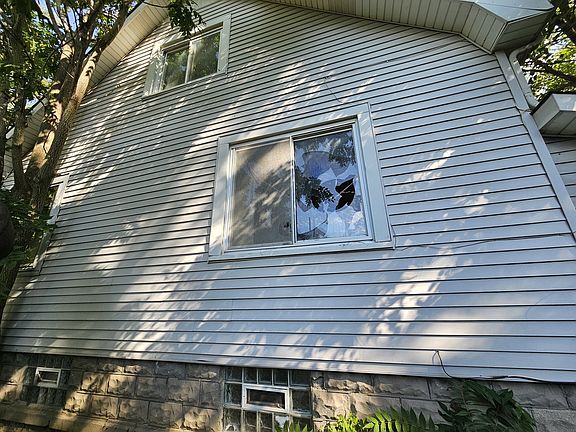 4th image of 14919 Perry Ave