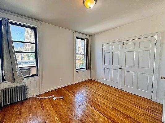 3rd image of 352 W 46th St APT 5A