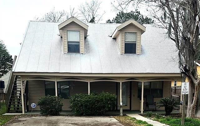 1st image of 404 Pine St #Up