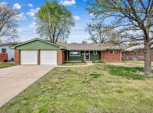 8216 W Bekemeyer St, Wichita, KS 67212